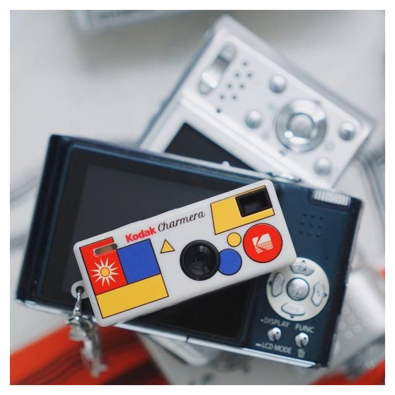 Vintage Thumb Camera: Snap Retro Memories Anytime, Anywhere!